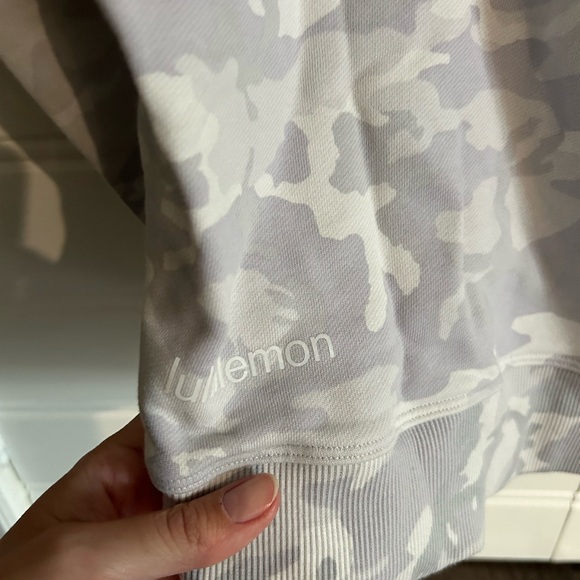 Lululemon Perfectly Ovrsized Crew Sweatshirt Heritage 365 Camo Grey/White Size 8 - Picture 7 of 7